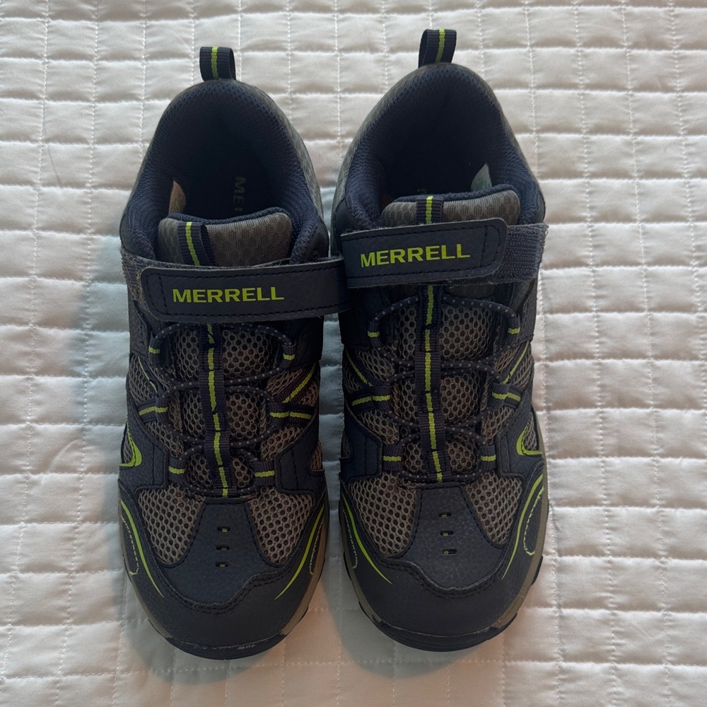 Merrell Kids Gray and Green Trail Sneakers with Hook-and-Loop Strap